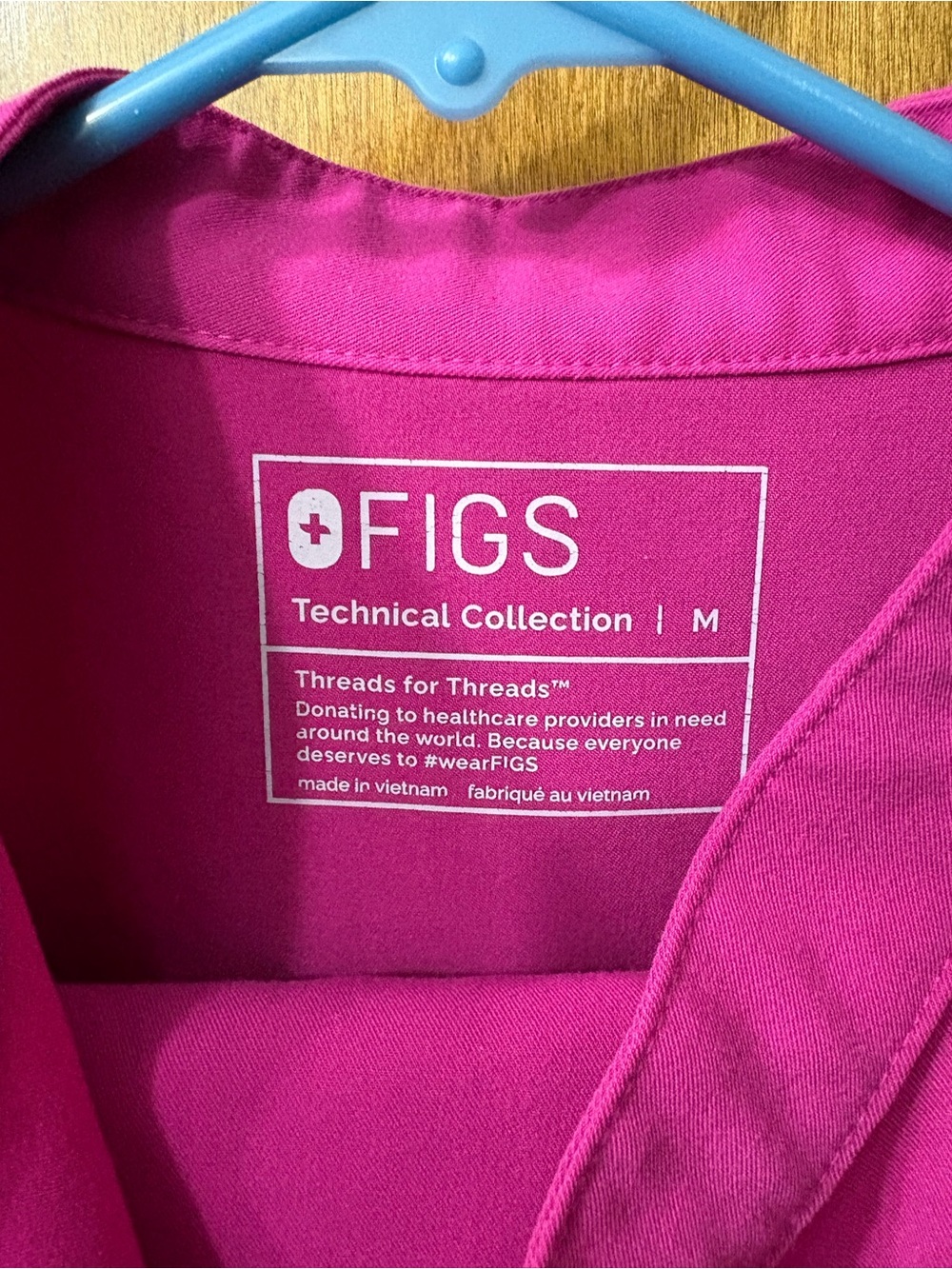 FIGS Women's Technical Collection Magenta V-Neck Scrub Top M - Picture 3 of 3